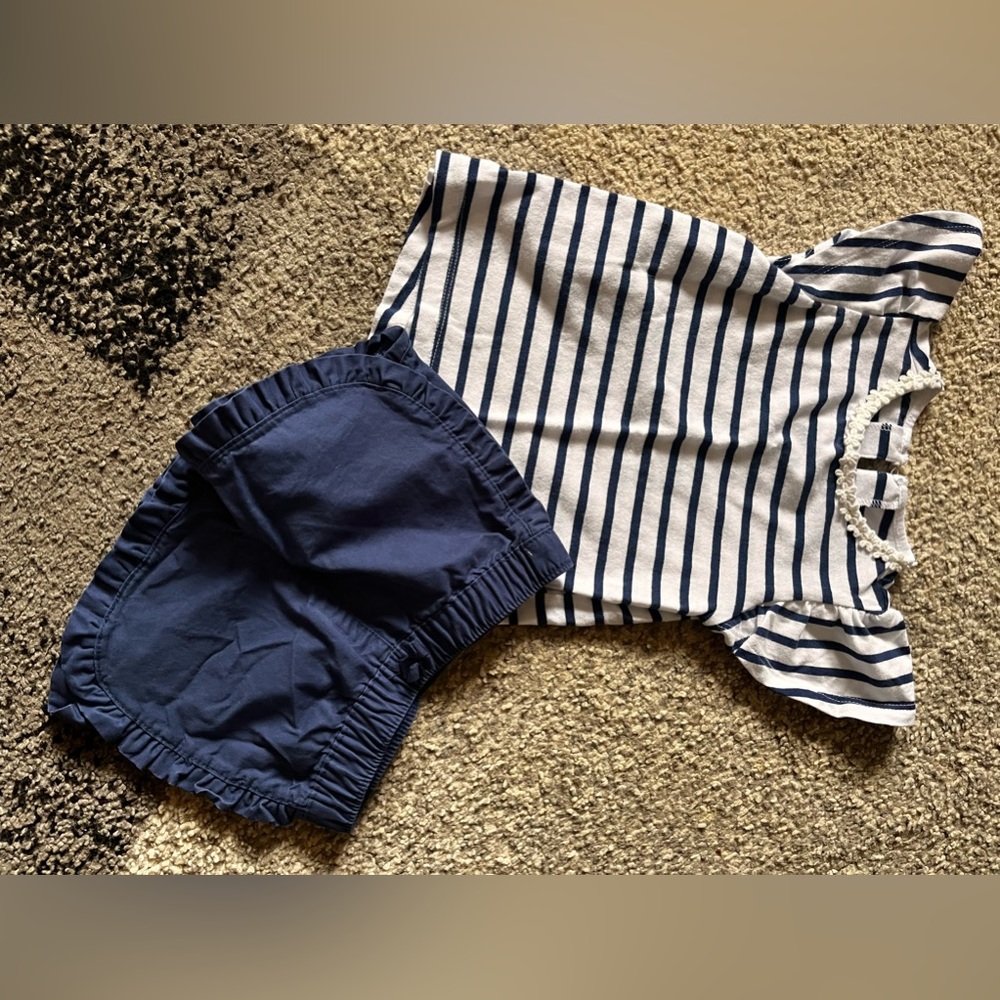 Carters sz 18 month navy short set EUC